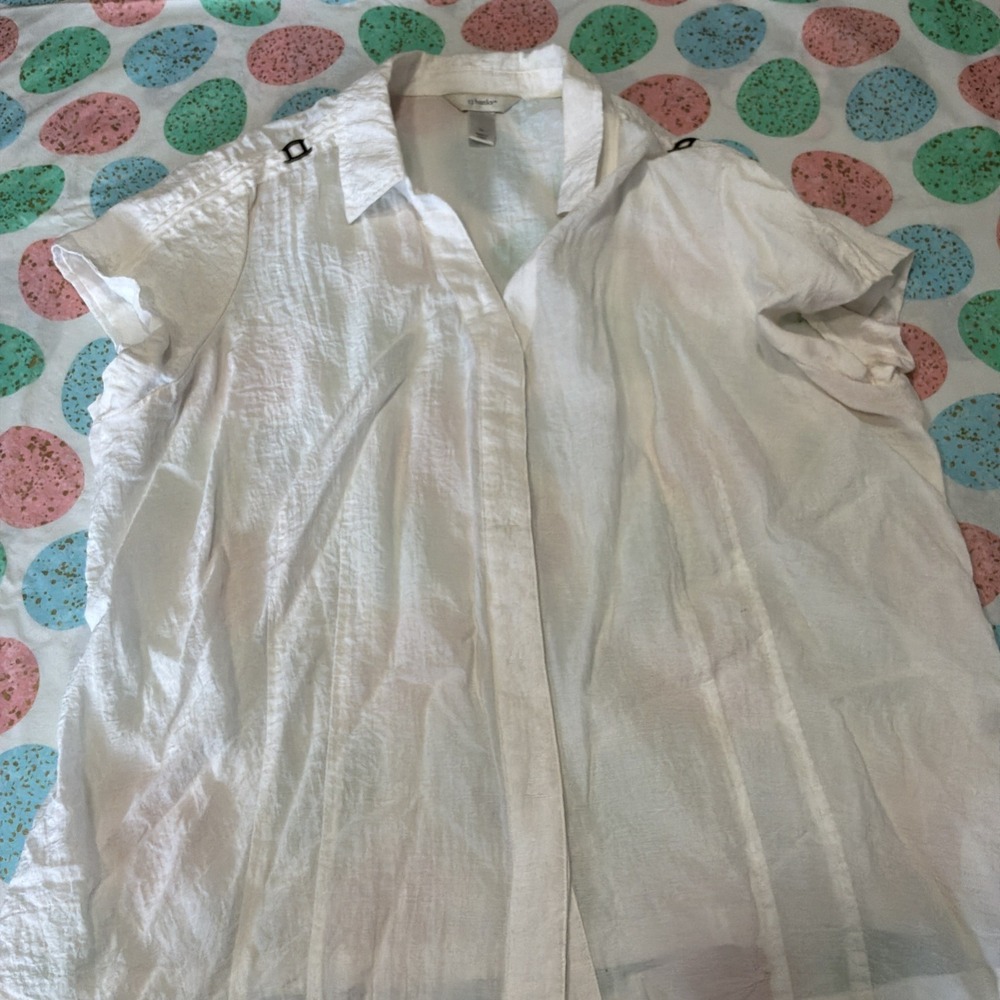 white CJ Banks short-sleeve‎ button-down blouse 2x Crinkle Buckle Shoulder